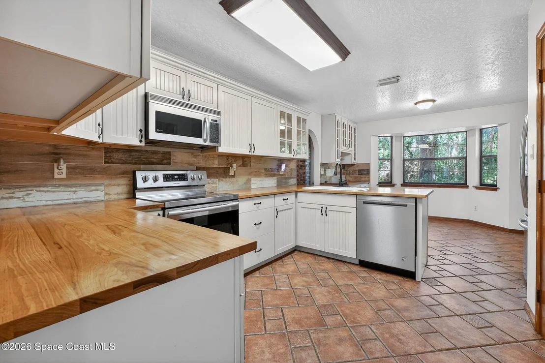 Photo of 3380 Lionel Road