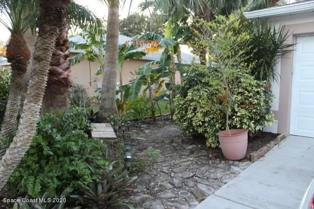 Photo of 2084 Lansing Street