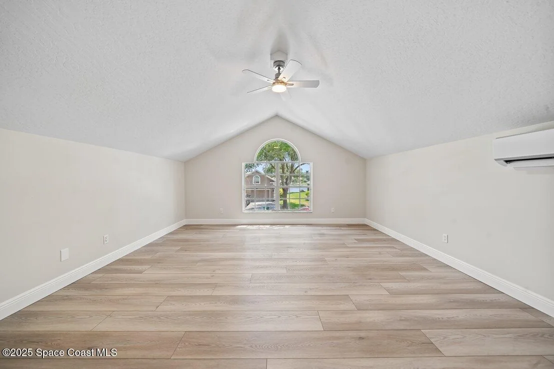 Photo of 5863 Newbury Circle