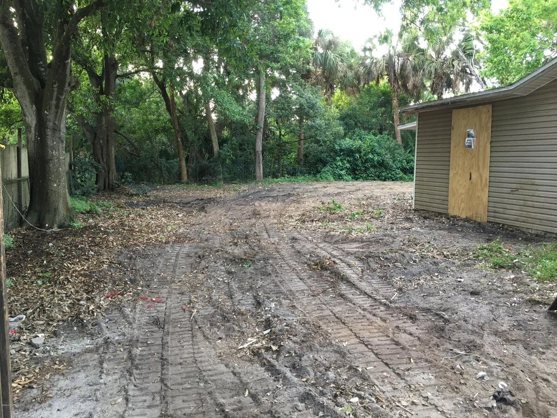 Photo of 323 Pineda Street