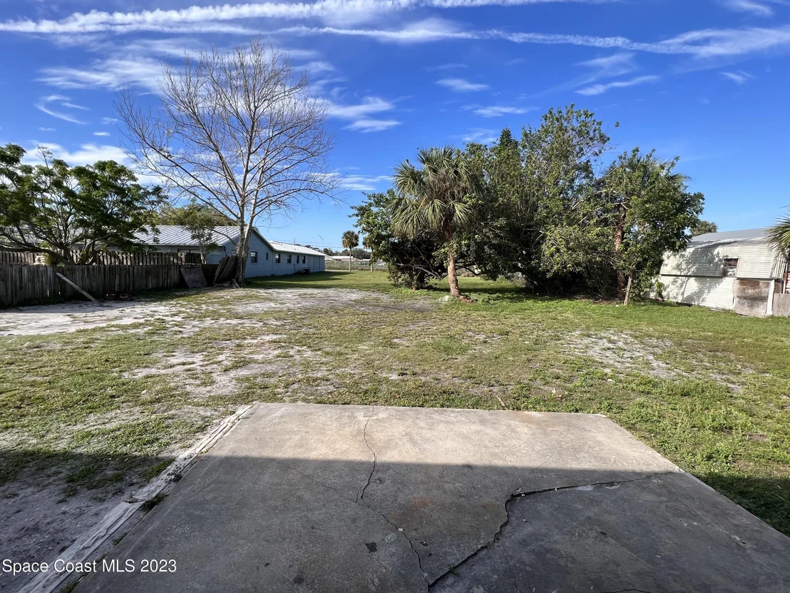 Photo of 2216 Pineapple Avenue