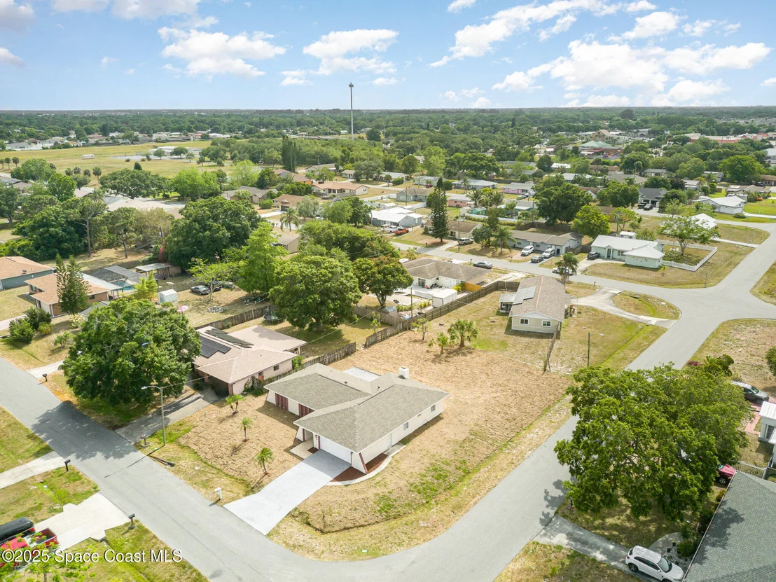 Photo of 790 Aragon Avenue NE