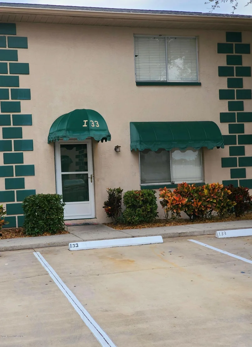 Photo of Unit I33 at 1882 Murrell Road
