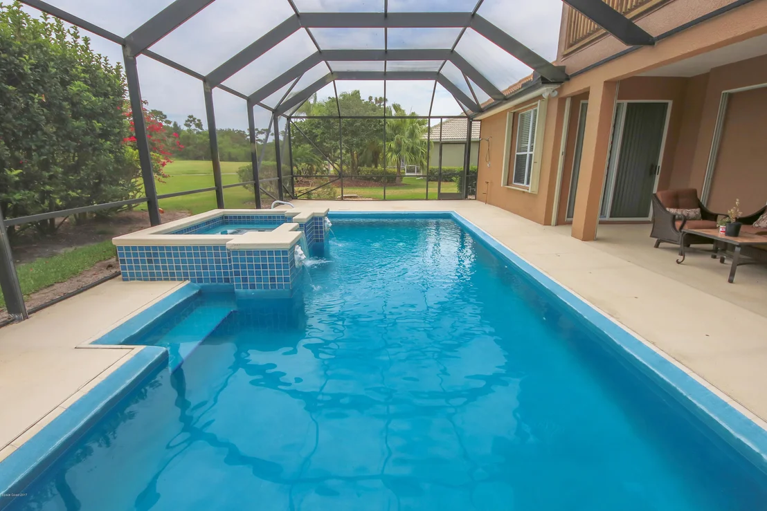 Photo of 885 Chatsworth Drive