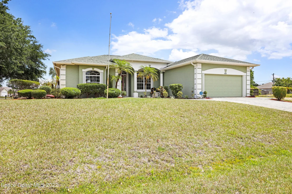 Photo of 1601 Eldron Boulevard SE