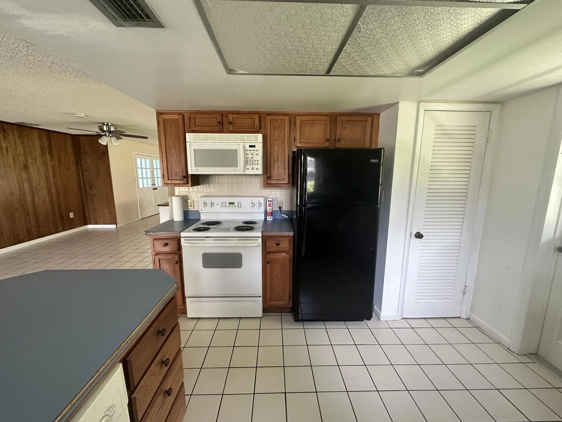 Photo of 319 Meadowood Lane