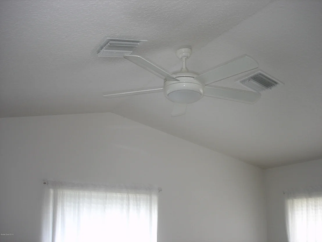 Photo of 1050 NE Pine Creek Circle NE