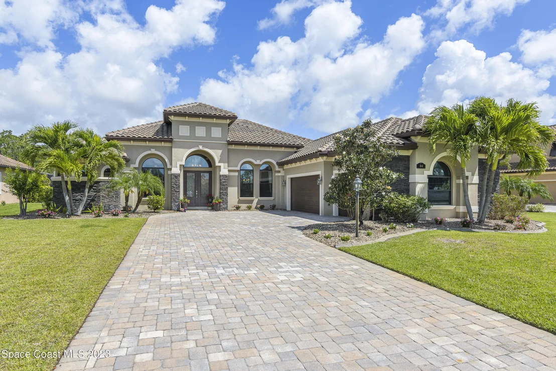 Photo of 814 Lorenza Place