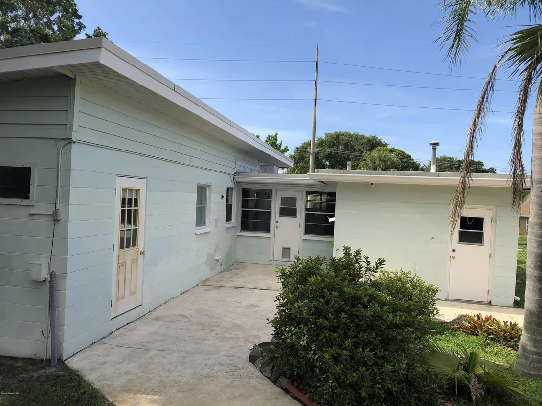 Photo of 689 Laurie Street