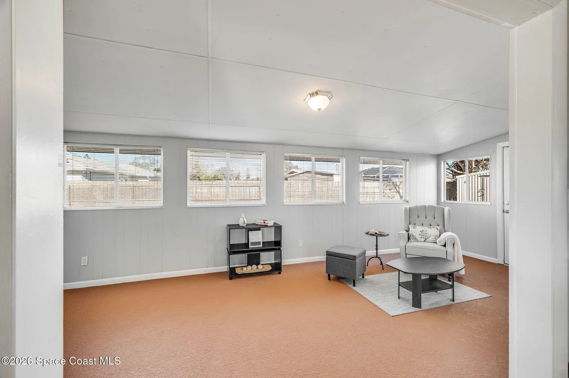 Photo of 995 Eyerly Lane NE