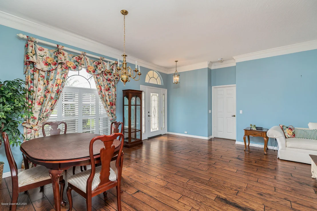 Photo of 5800 Sheffield Place