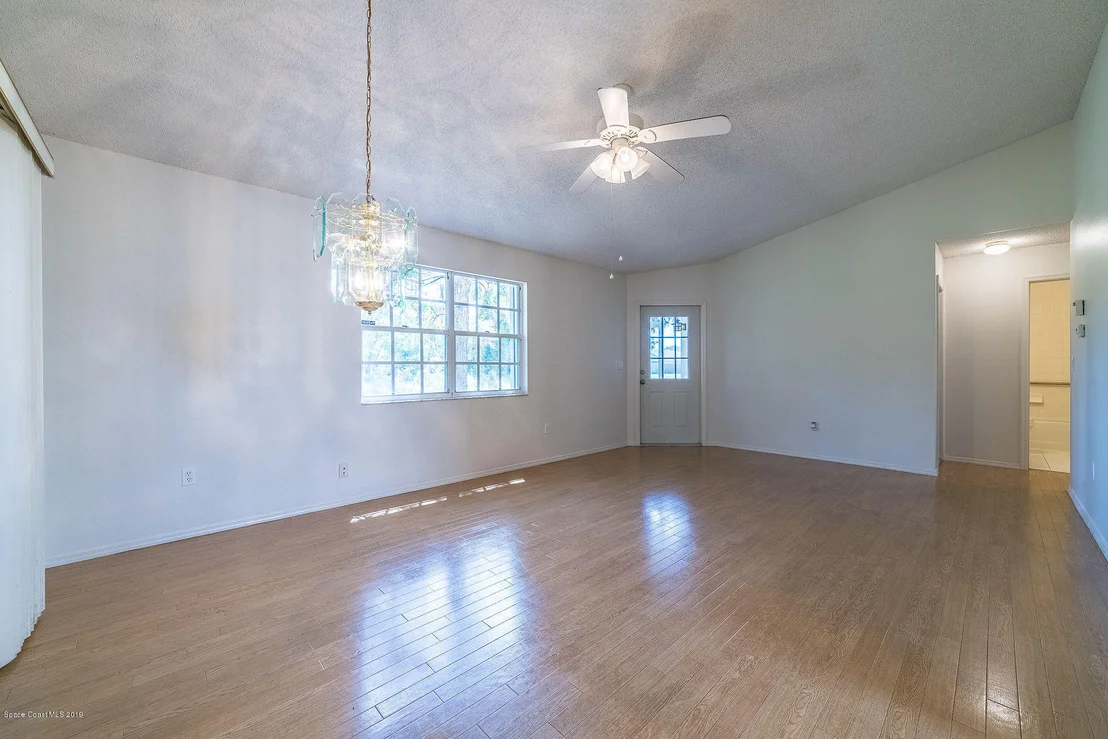 Photo of 1101 Goldenrod Circle NE