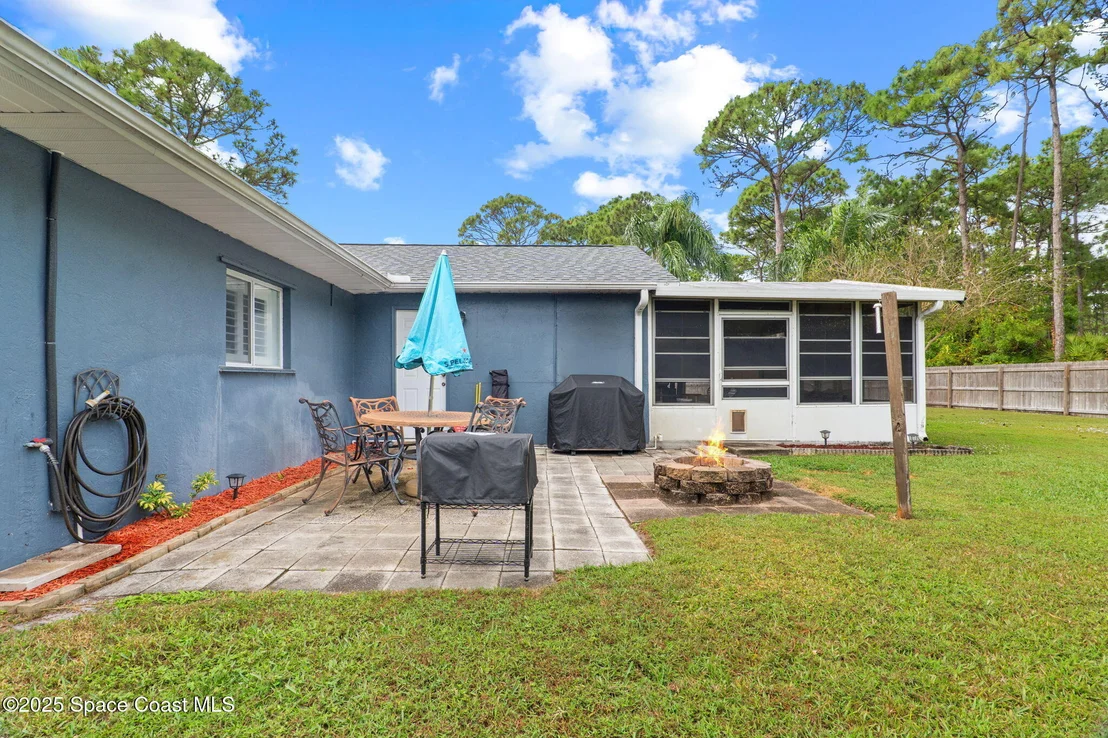 Photo of 999 Emerald Road SE
