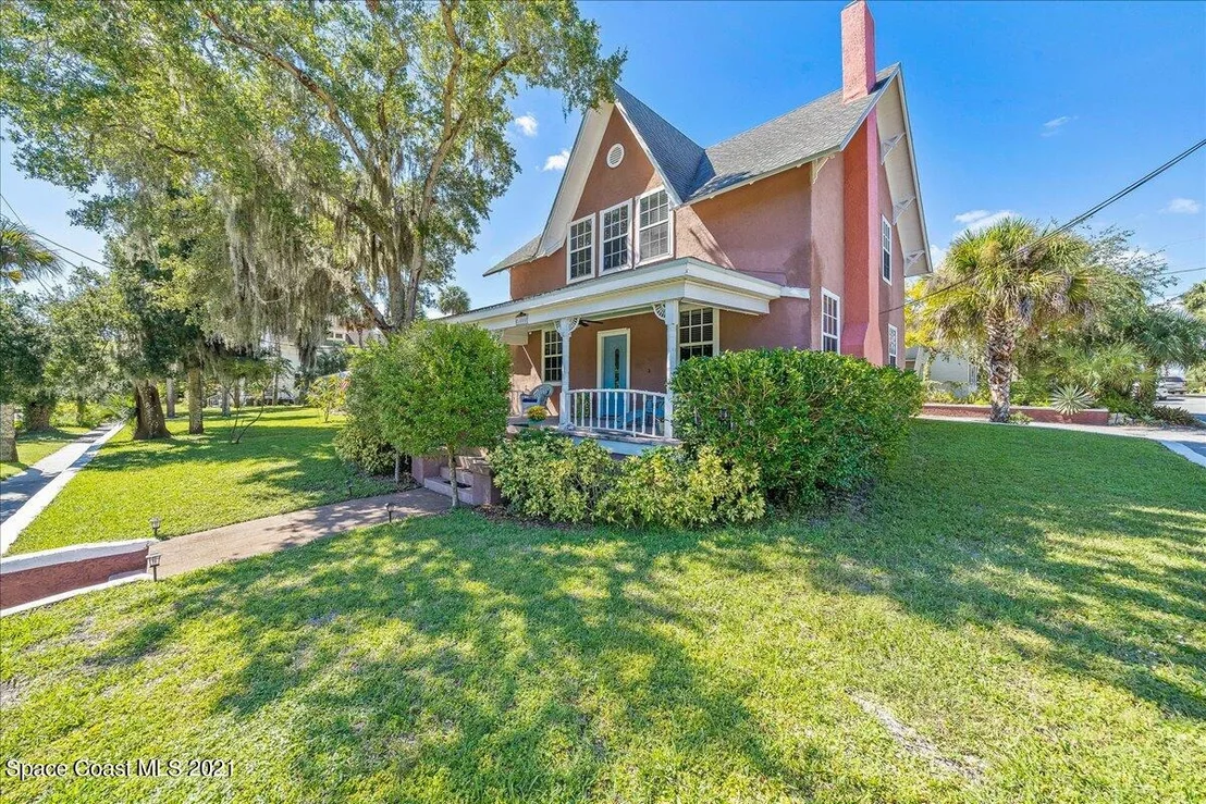 Photo of 1800 Pineapple Avenue
