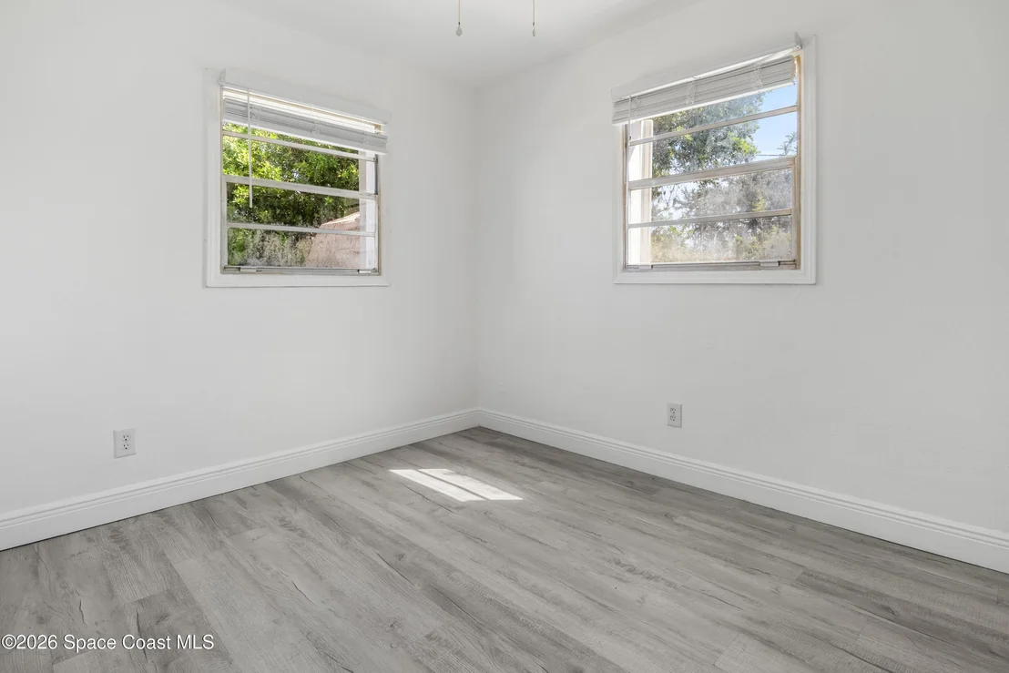 Photo of 346 Crown Boulevard