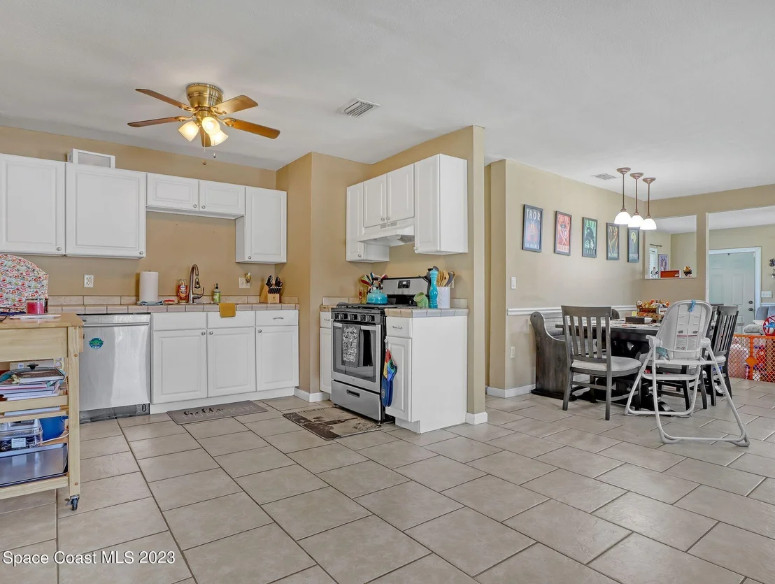 Photo of 695 Teak Drive