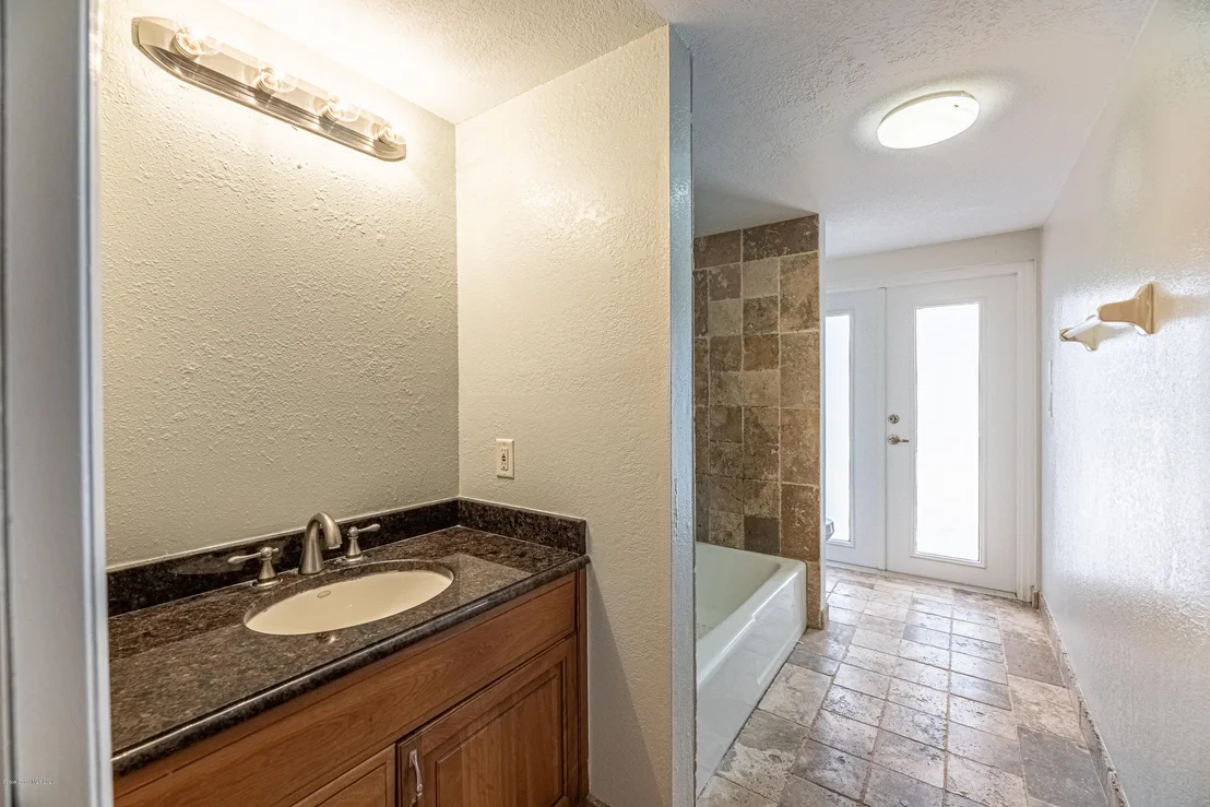 Photo of 4300 Pinewood Road