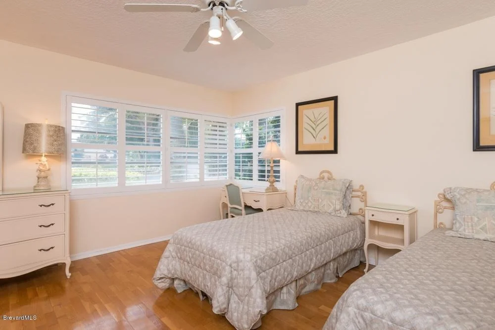 Photo of 1204 S Riverside Drive