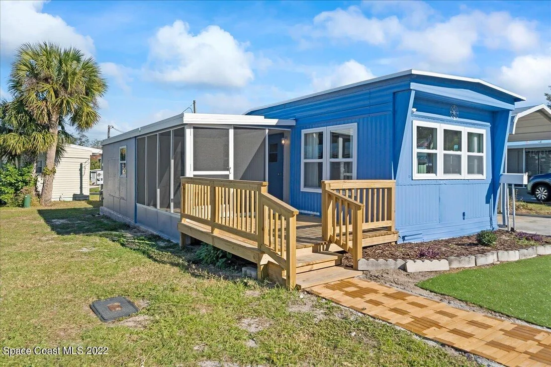 Photo of 3061 Indian River Drive NE