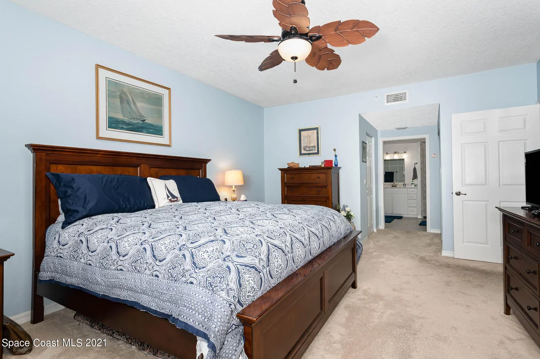 Photo of Unit 705 at 100 Riverside Drive