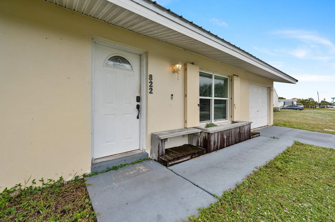 Photo of 822 Onyx Drive NE