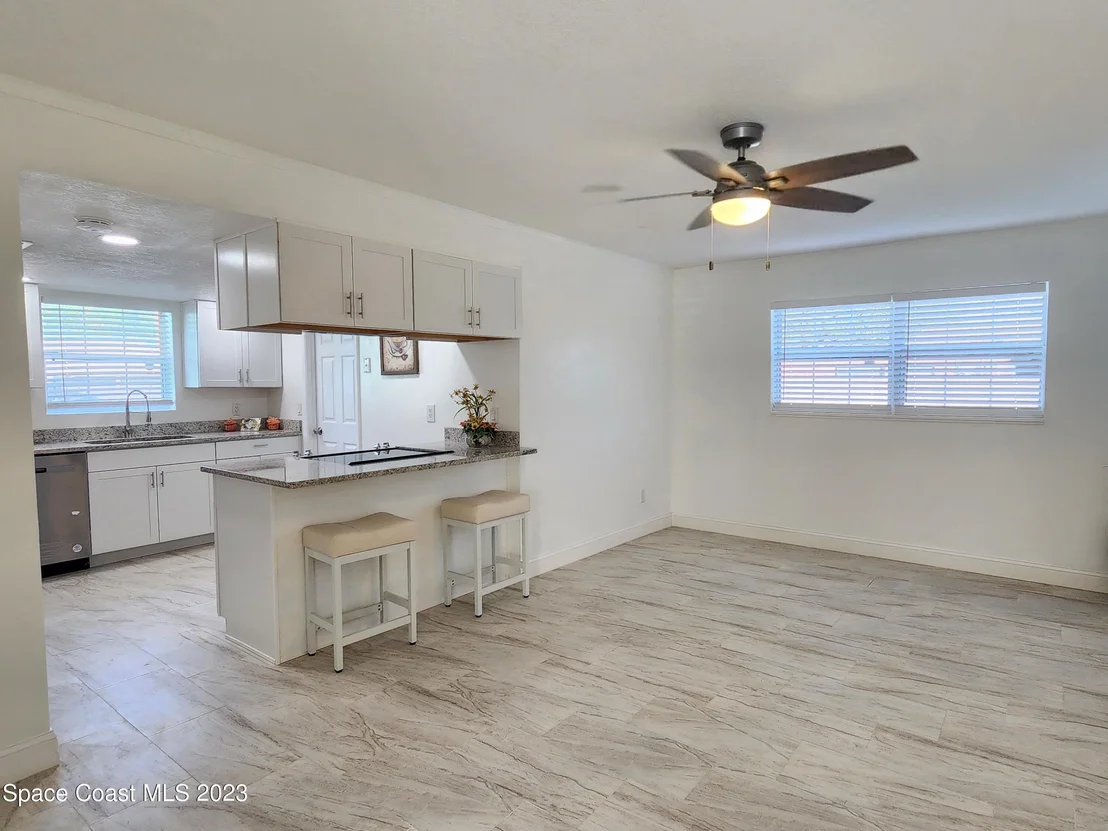 Photo of 581 Oxford Avenue