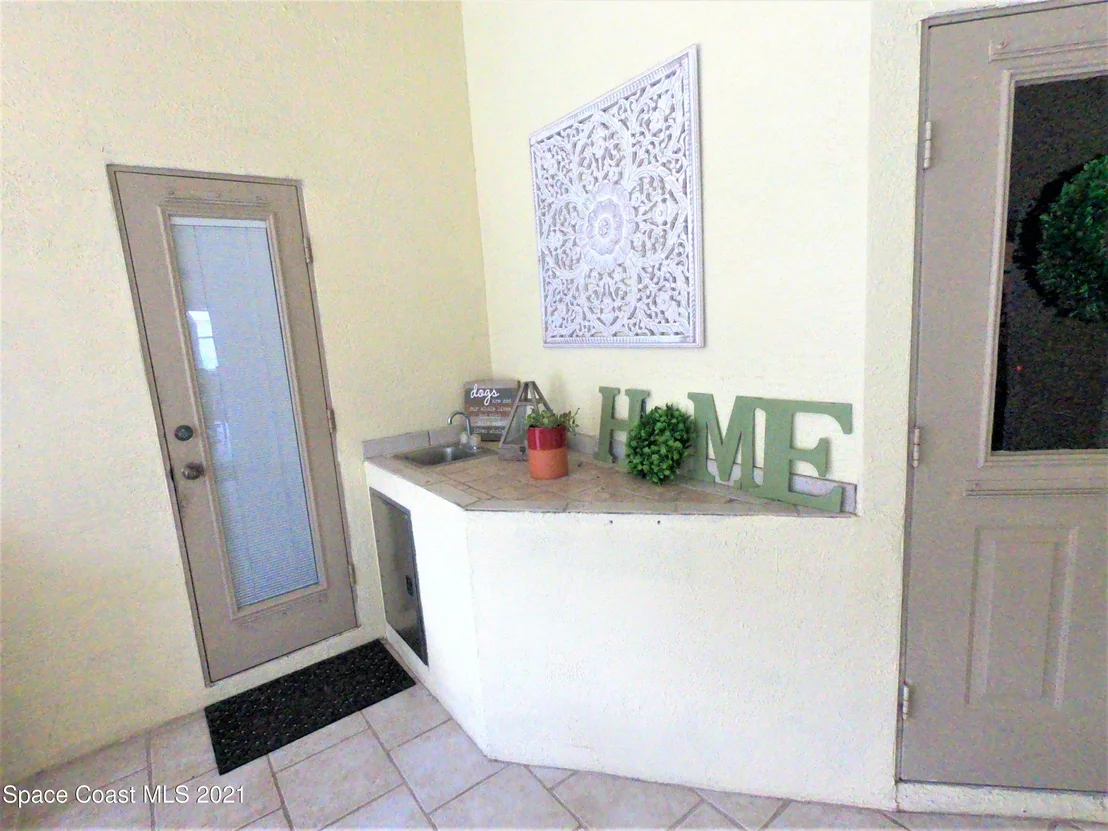 Photo of 1035 Starling Way