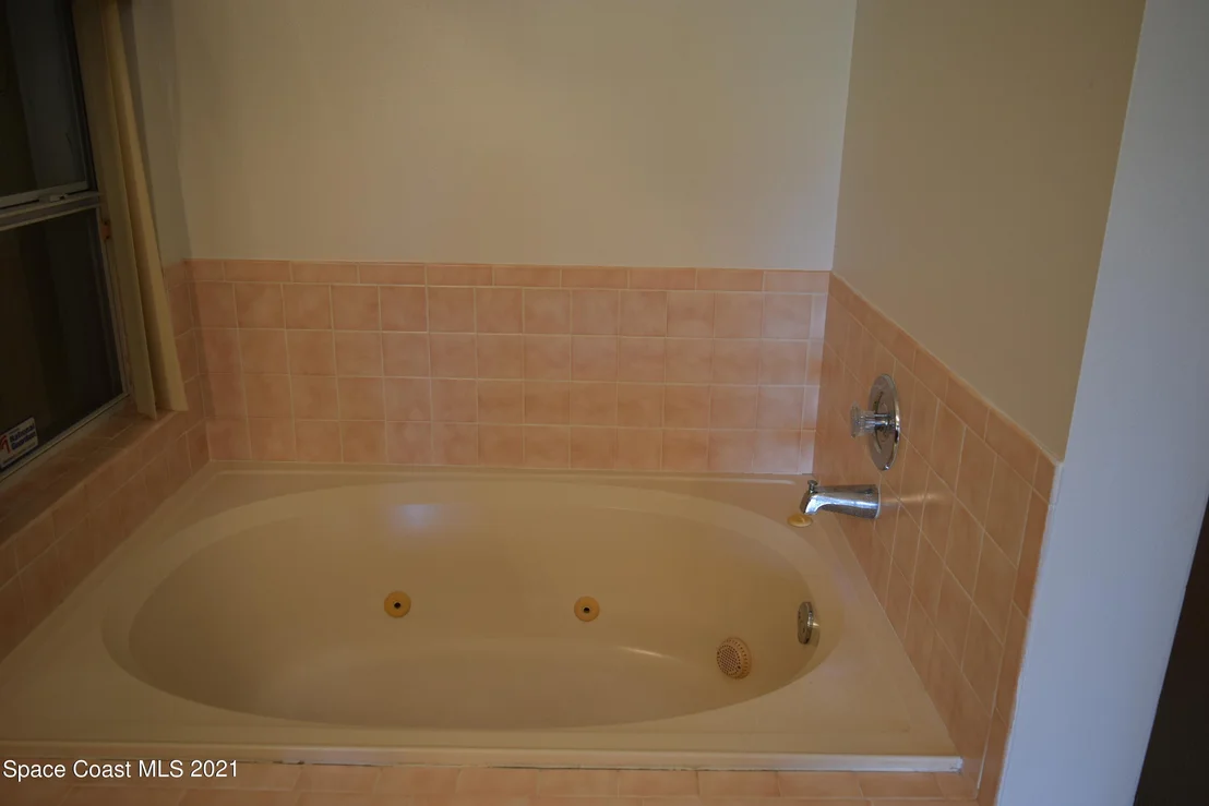 Photo of 816 Seven Gables Circle SE