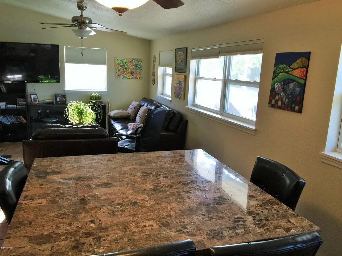Photo of 385 N Range Road