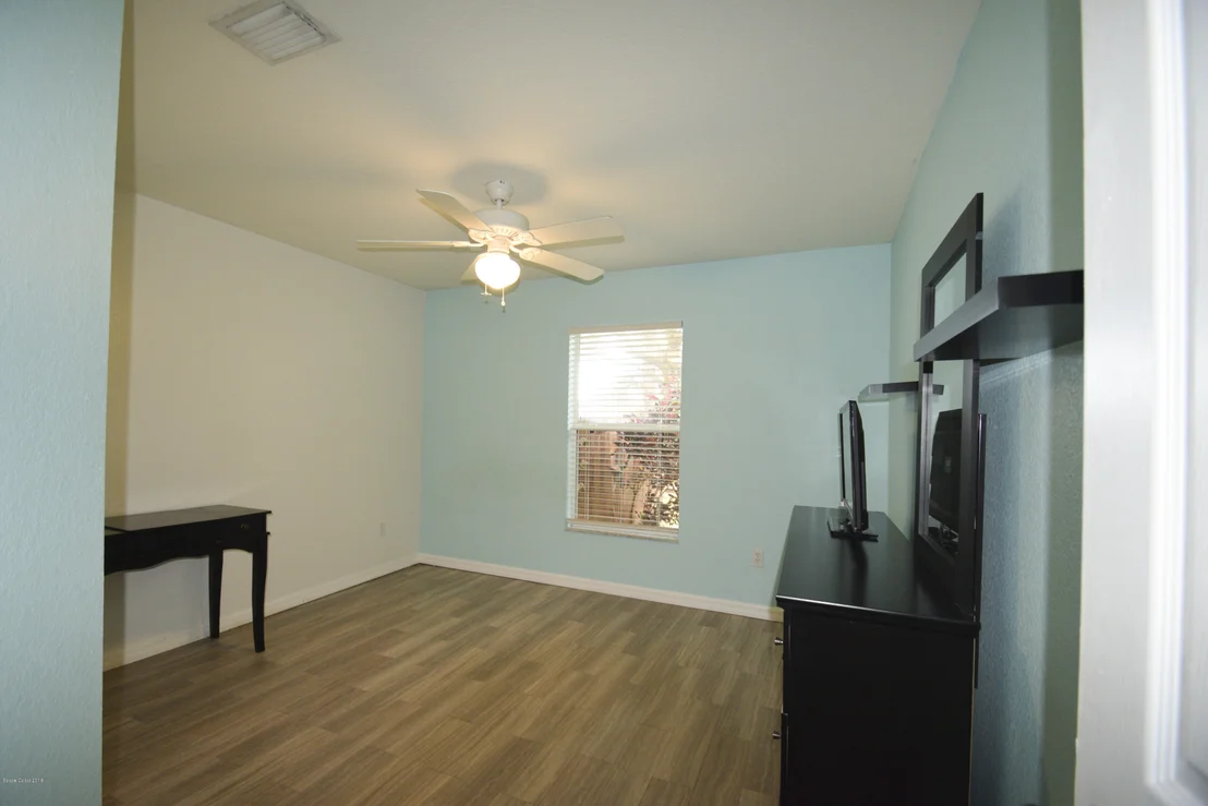 Photo of 941 Hollister Drive