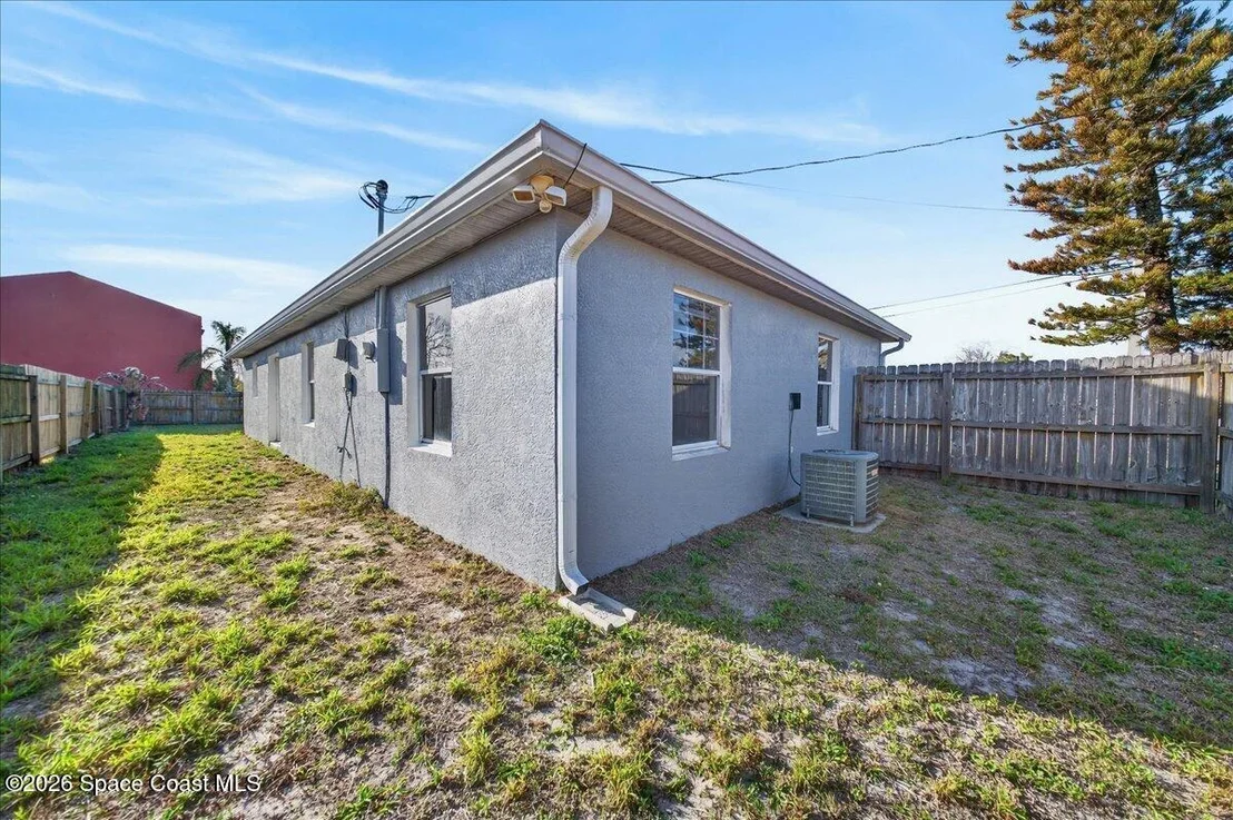 Photo of 907 School Street