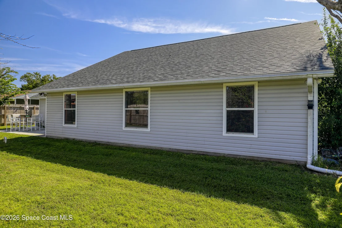 Photo of 449 NE Gilbert Drive NE