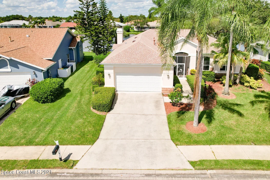 Photo of 952 Somerset Lane