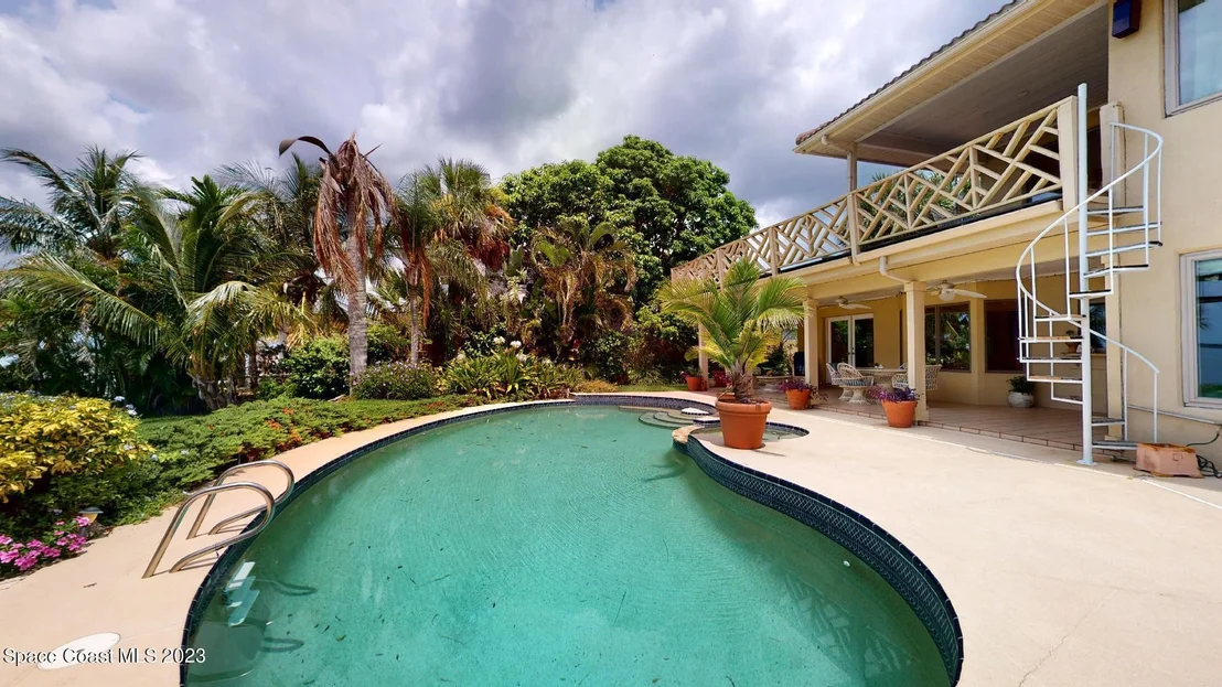 Photo of 421 Riverview Lane