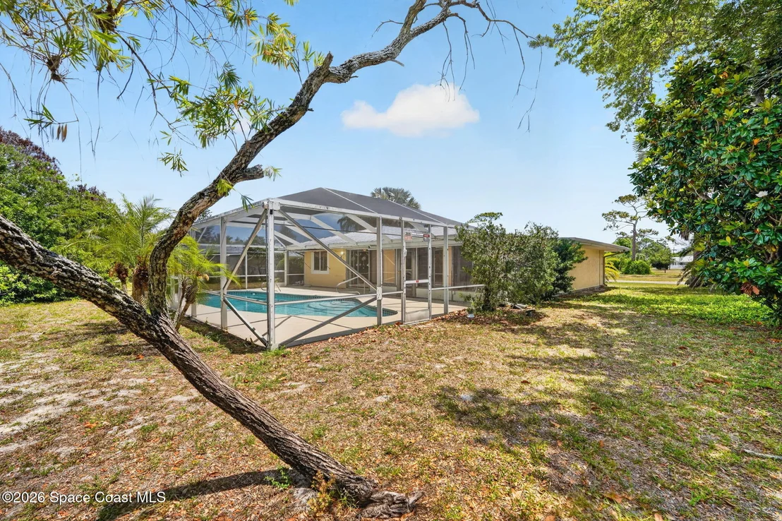 Photo of 1340 Mariposa Drive NE