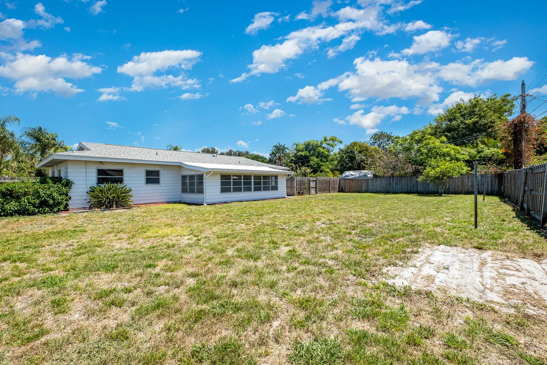 Photo of 950 Fulton Lane NE