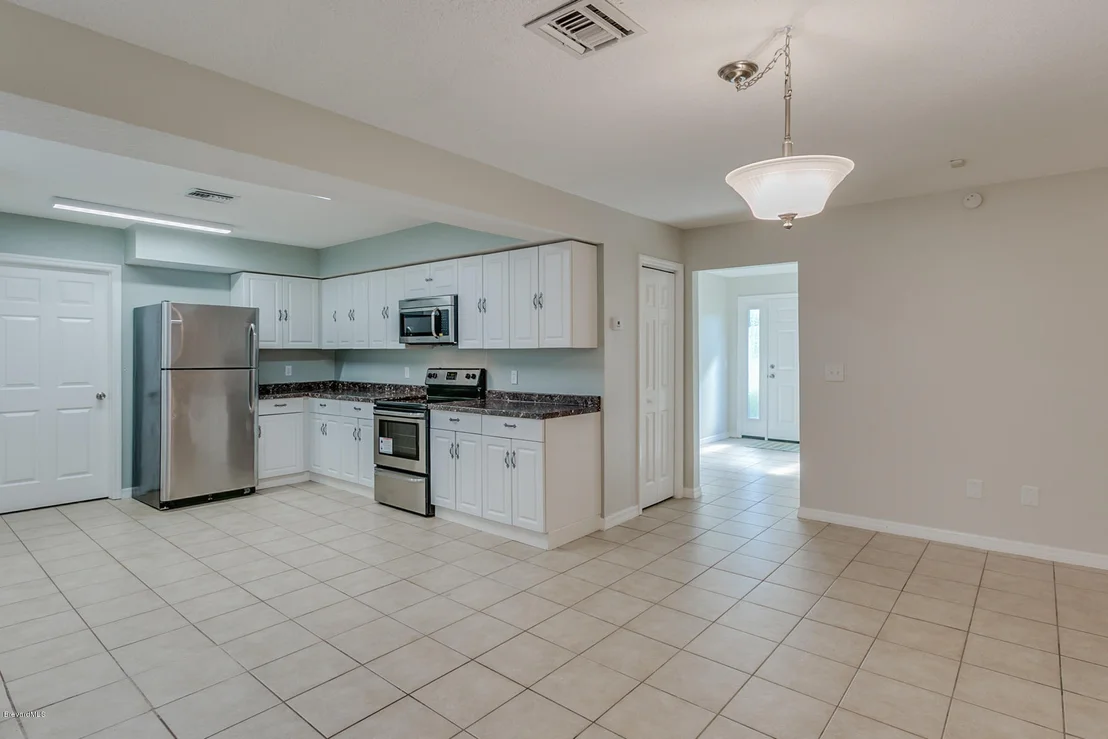 Photo of Unit 0 at 1835 Lansing Street
