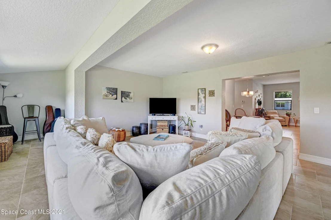 Photo of 827 Glenmore Circle