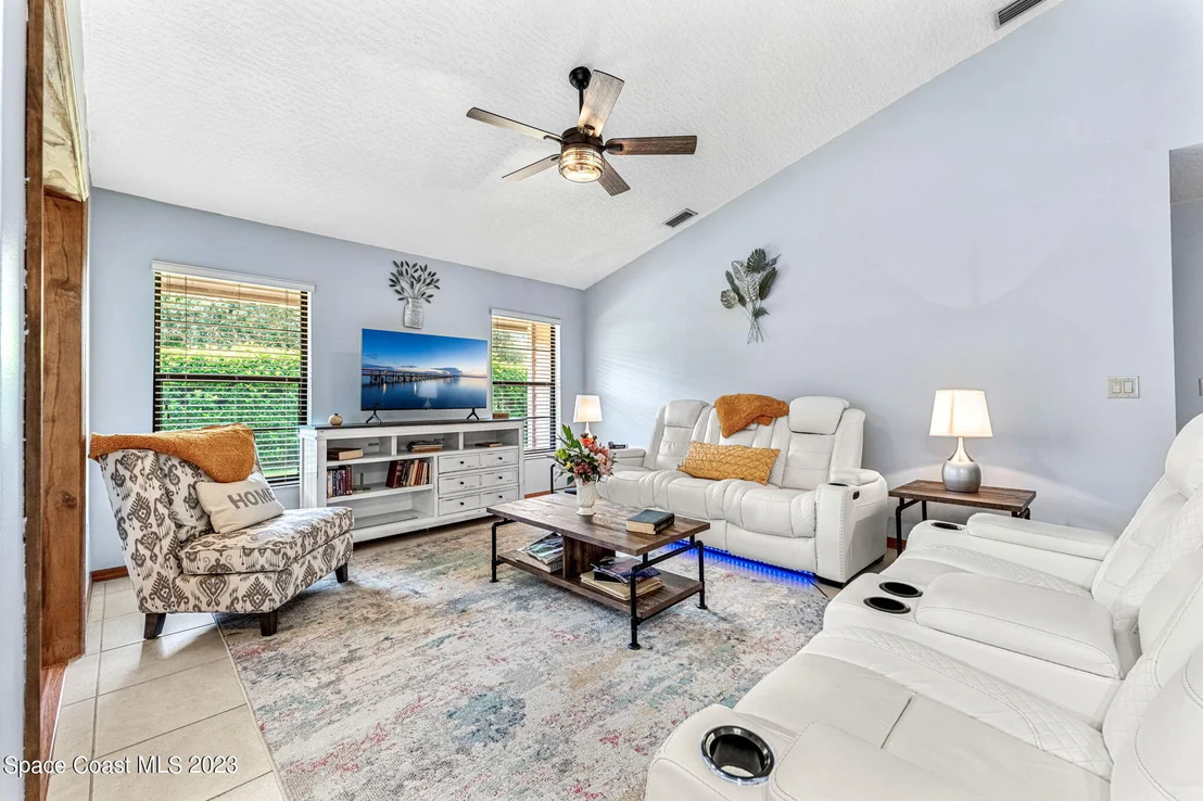 Photo of 885 Ridge Lake Drive