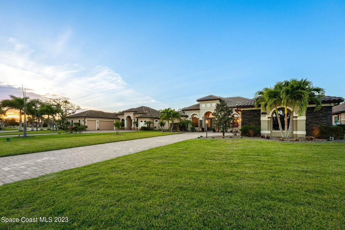 Photo of 814 Lorenza Place
