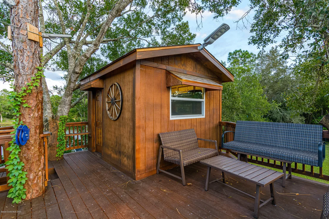 Photo of 4085 Lake Washington Road