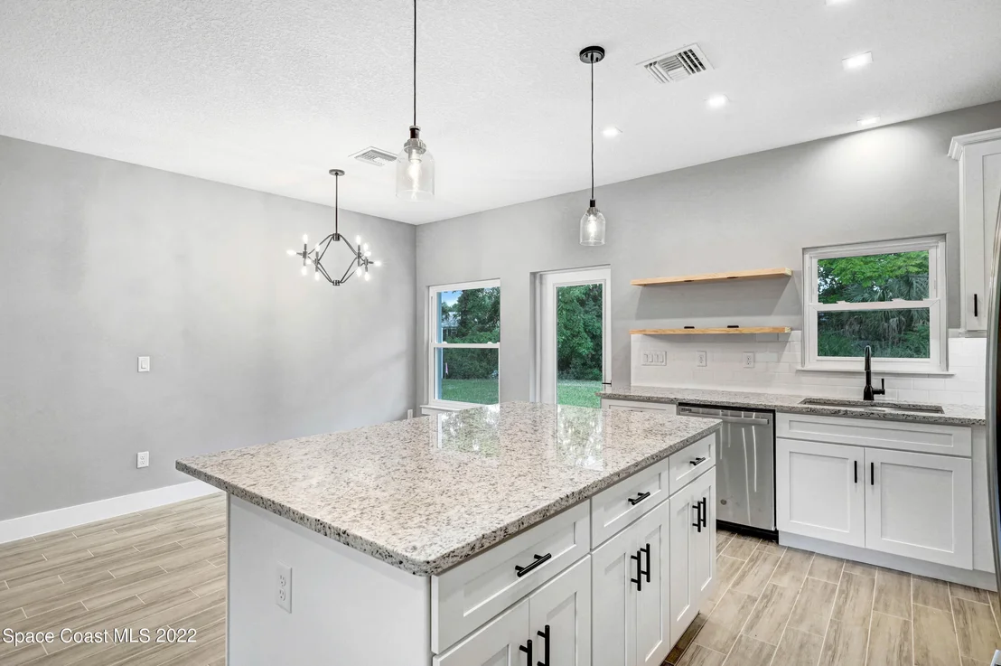Photo of 6570 Arequipa Road