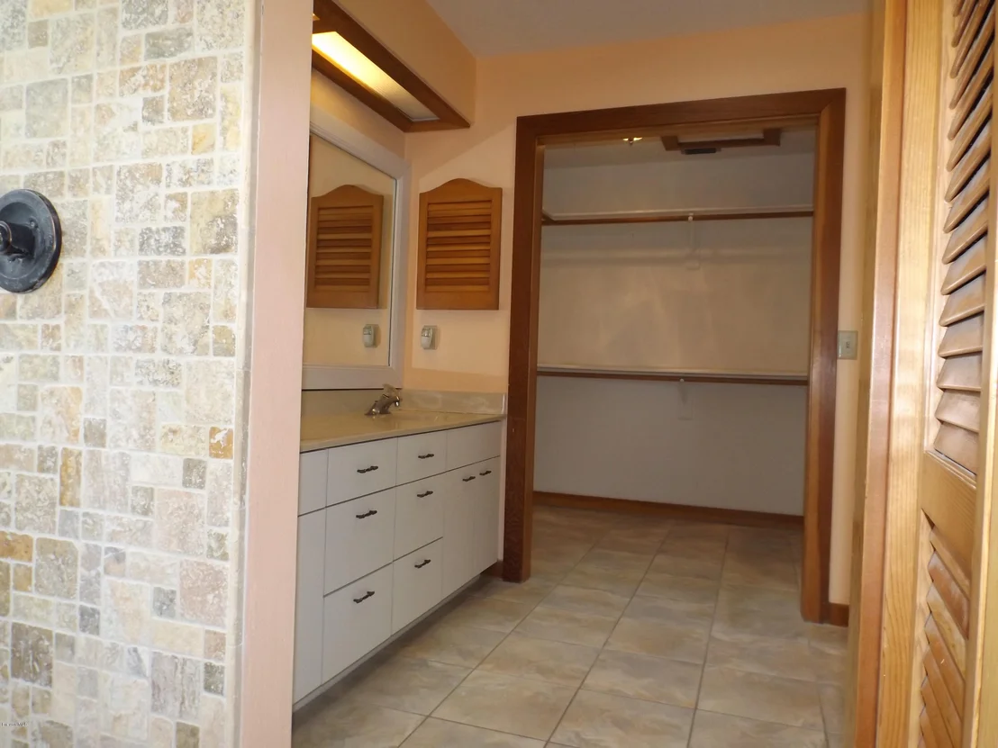 Photo of 6885 Angeles Road