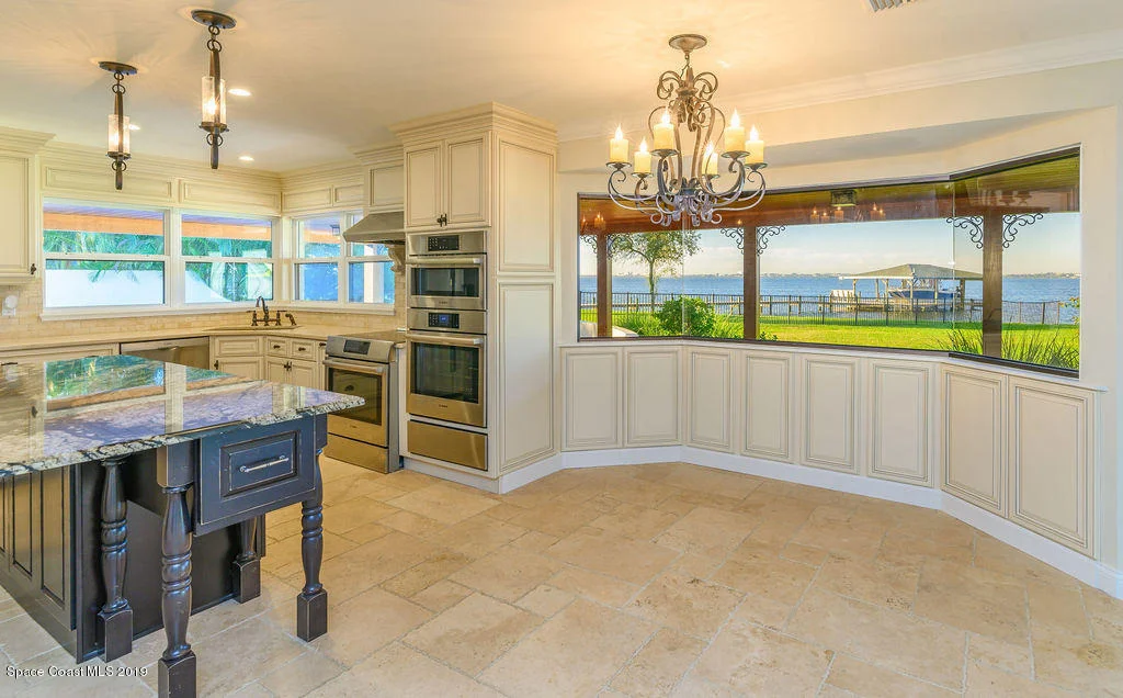 Photo of 3300 N Riverside Drive N