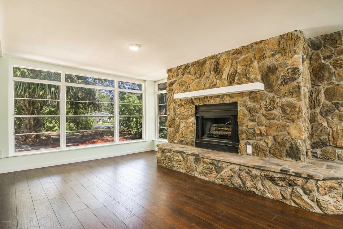 Photo of 6890 Ward Parkway