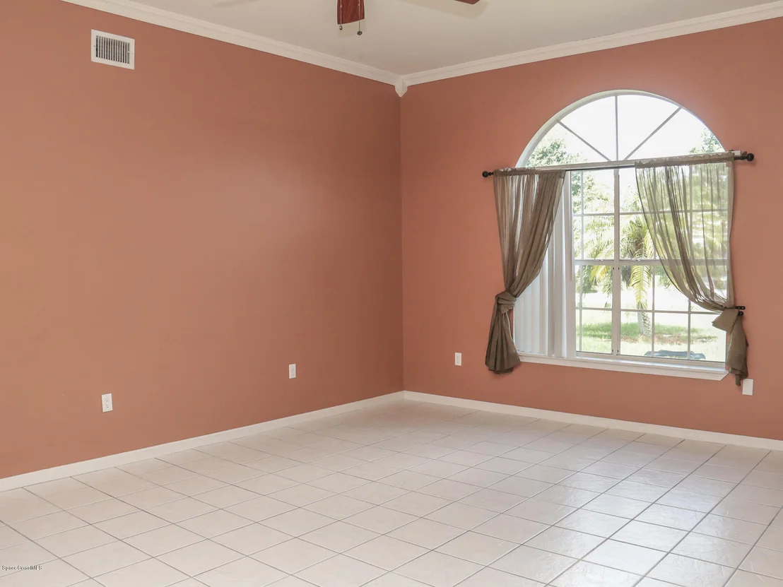 Photo of 1337 Heritage Acres Boulevard