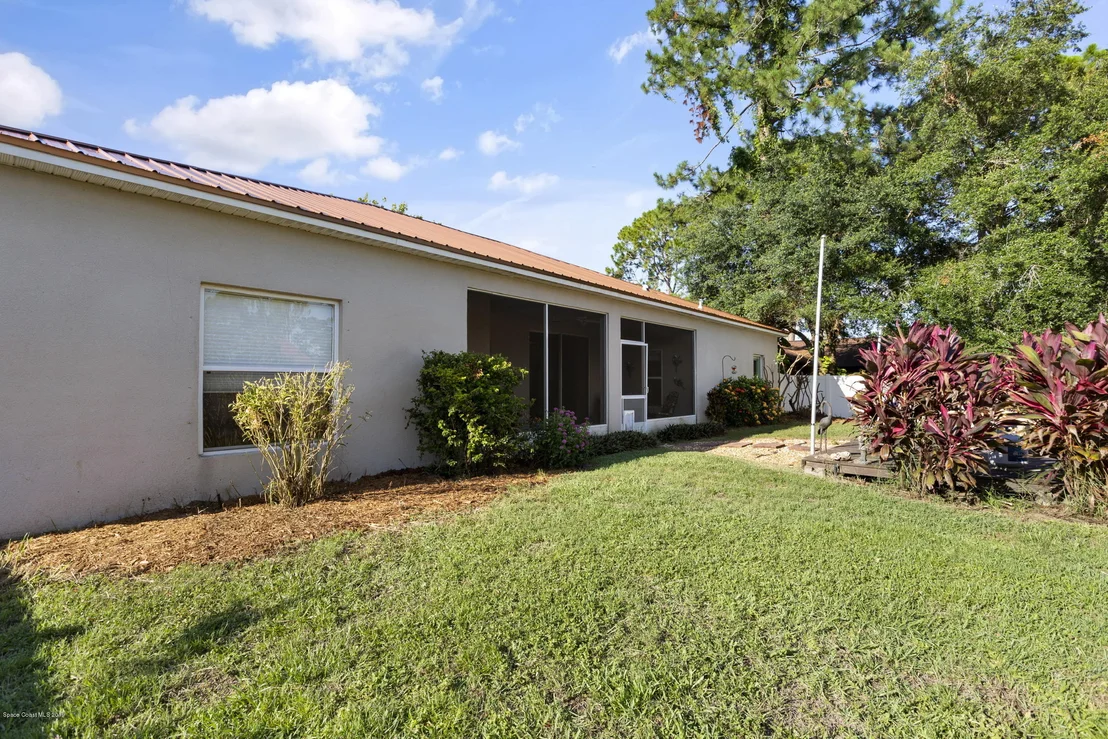 Photo of 5585 Graham Street