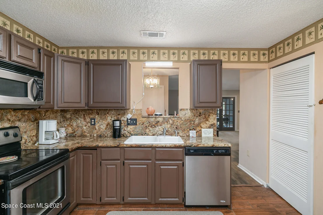Photo of 2824 School Drive NE