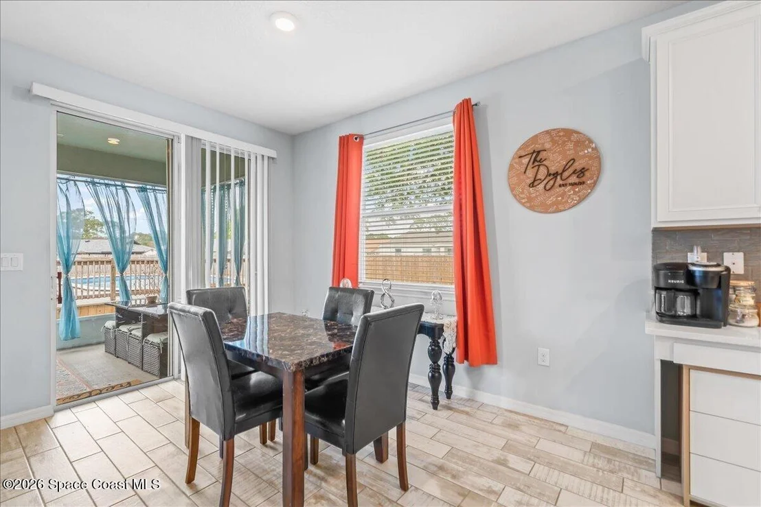 Photo of 800 Lyons Circle NW