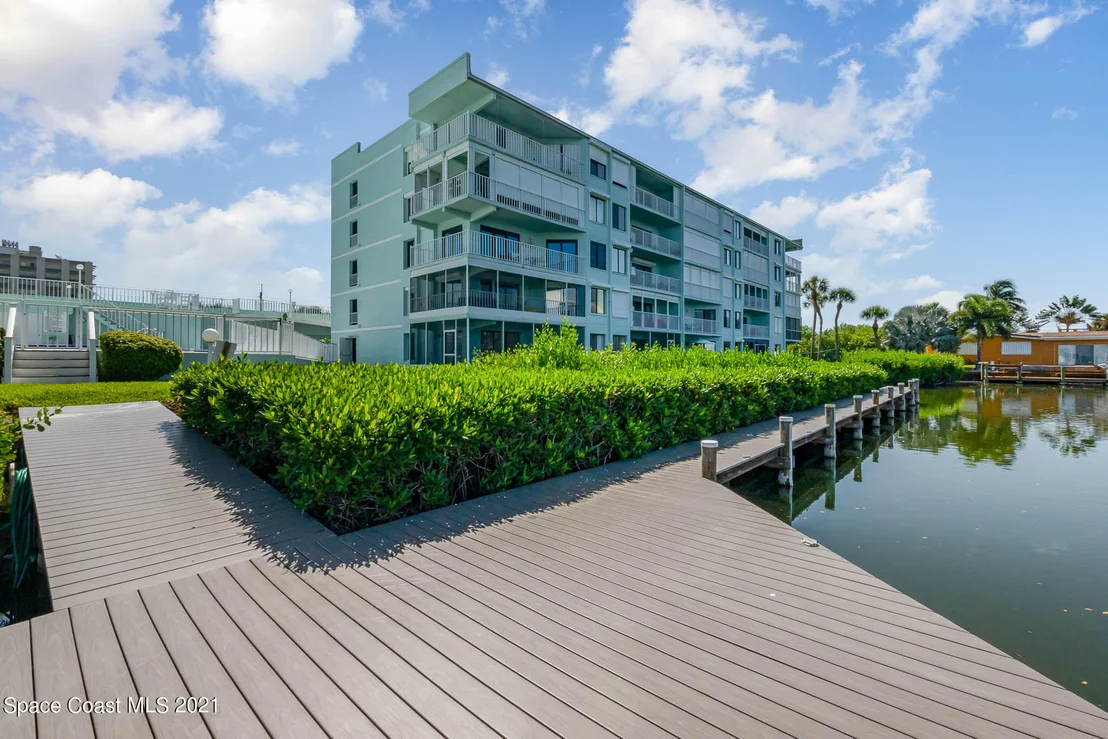 Photo of Unit 1104 at 1700 Commodore Boulevard
